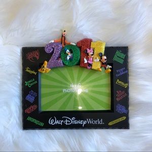 2011 Disney character picture frame for 4x6 photo
